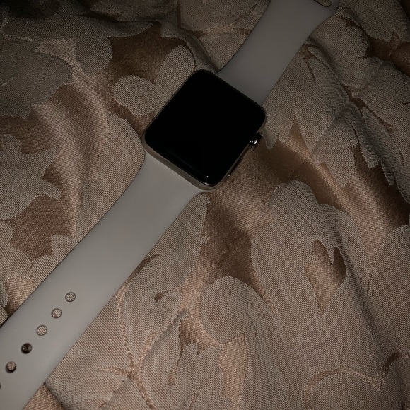 Apple Watch series 42mm 3 GPS + Cellular - Picture 3 of 3